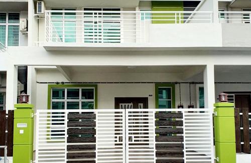 Tanjung Kling House | Green Homestay Tangga Batu