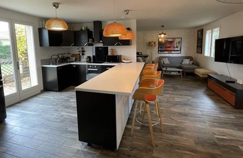 Bourran House | Green house with swimming pool