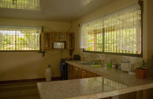 Canton Guatuso House | Green House, Your Family home 5 minutes from Río Celeste.