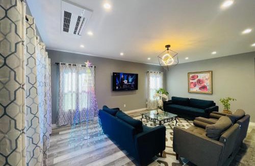 Phinney Ridge Villa | Green Lake 1st Line Home A with Central Air Conditioners