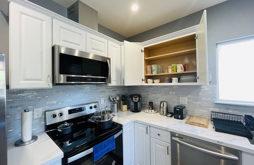 Phinney Ridge House | Green Lake 1st Line Lake View Home A with Central Air Conditioners