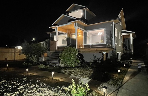 Phinney Ridge House | Green Lake 1st Line Lake View Home A with Central Air Conditioners
