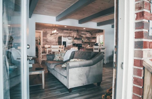 Interlochen Cottage | GREEN LAKE RETREAT ~ MODERN SPACIOUS LAKE HOME
