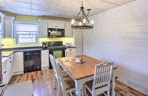 Markesan Cottage | Green Lake Vacation Home w/Screened Porch!