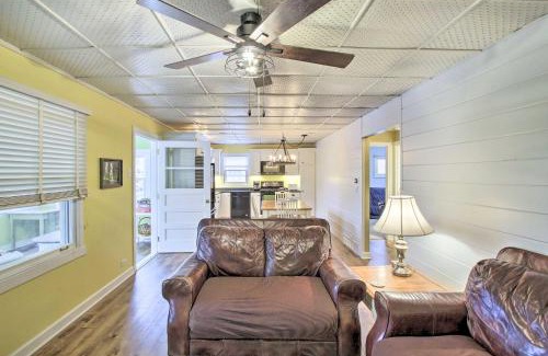Markesan House | Green Lake Vacation Home with Screened Porch!