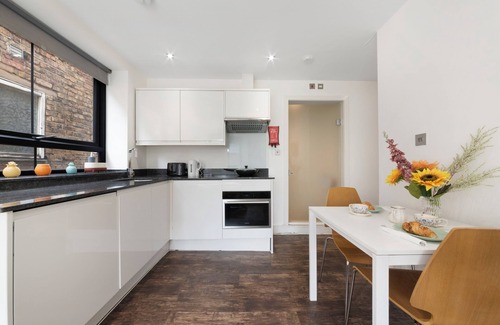 Harringay Apartment | Green Lane Studio by MoreThanStays