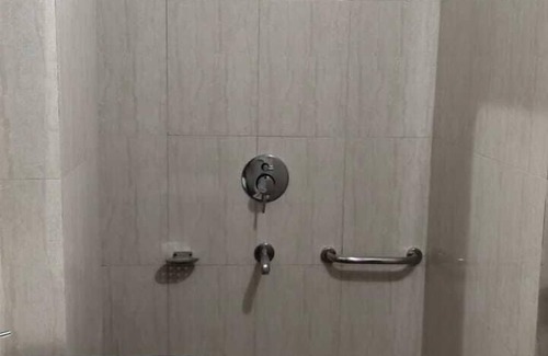 Jhansi Hotel | Green Leaf
