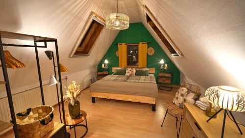 Fluorn Apartment | Green Loft Schwarzwald - Dach-Balkon-Musik-Ecke