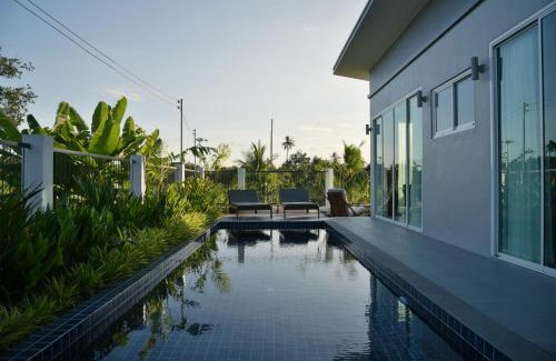 Phra Pradaeng Villa | Green Lung Pool Villas Bangkok