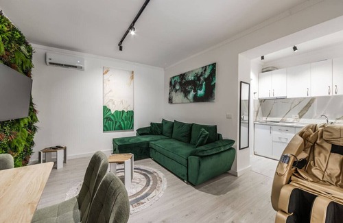 Shkoder Apartment | Green Luxe Suite 1 by PikHost
