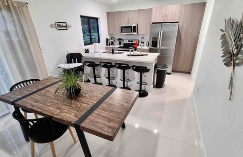 Liberty City House | Green Luxurious 5BD Jungle House by FL Keys MIA