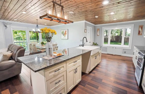 Murfreesboro House | Green Meadow Cabin