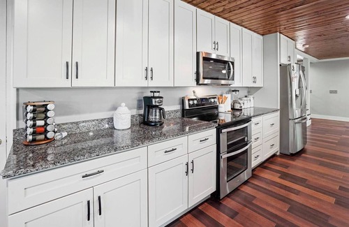 Murfreesboro House | Green Meadow Cabin