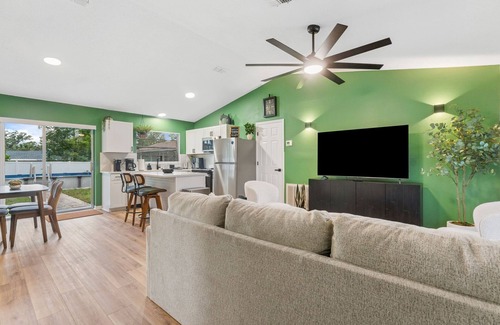 Spring Hill House | Green Modern Hideout Pool Sleeps 12