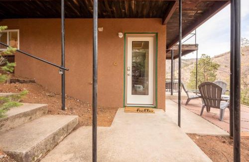 Green Mountain Falls Apartment | Green Mountain Falls Apt with Mountain View, Hot Tub
