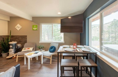 Green Mountain Falls Apartment | Green Mountain Falls Apt with Mountain View, Hot Tub