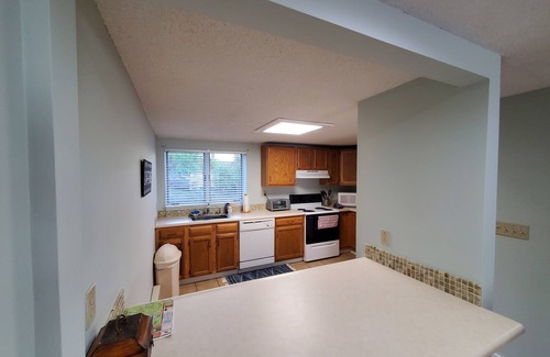 West Dover Condo | Green Mountain Getaway-10 mins to Haystack and less than 1 mile to Mt Snow!