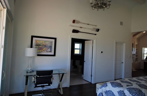 Madisonville House | GREEN OAKS CATTLE COMPANY - Maine Guest House