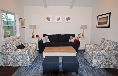 Madisonville House | GREEN OAKS CATTLE COMPANY - Maine Guest House