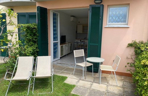 San Terenzo Apartment | Green Oasis 2