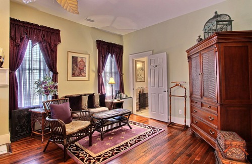 Historic District - North Bed & Breakfast | Green Palm Inn