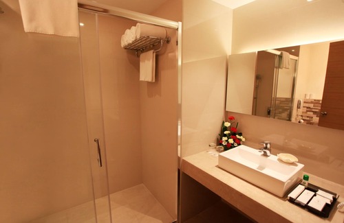 Vadapalani Hotel | Green Park Hotel