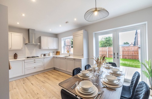Coventry House | Green Park House | Private Parking and Garden