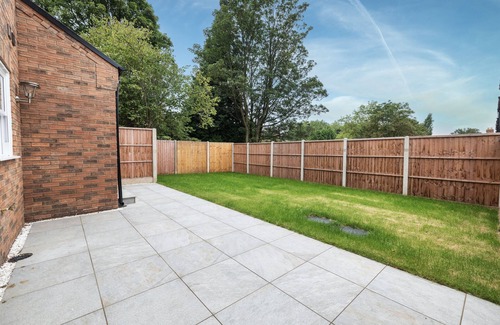 Coventry House | Green Park House | Private Parking and Garden