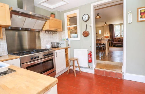Blockley Cottage | GREEN PUMP COTTAGE, family friendly, with open fire in Blockley
