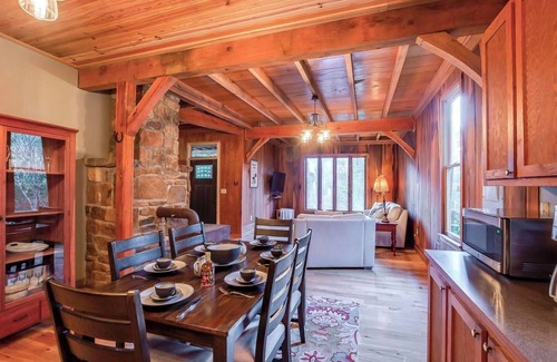 Hardyville Cabin | Green River Lodge - Cozy Cabin