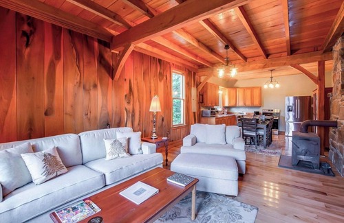 Hardyville Cabin | Green River Lodge - Cozy Cabin