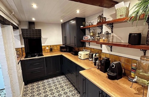 Phibsborough Cabin | Green room - at The Royal Lodge Dublin