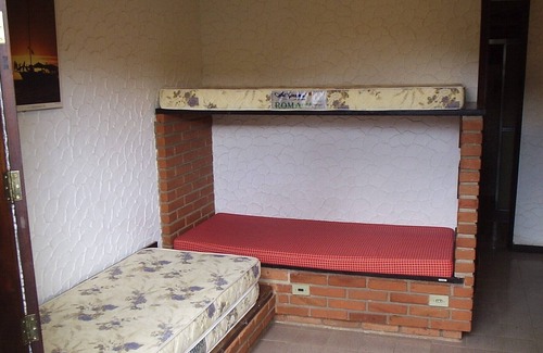 Pedra Verde House | Green Stone condominium 30 meters from the beach, with garden and barbecue. WhatsApp