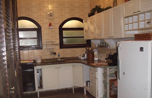 Pedra Verde House | Green Stone condominium 30 meters from the beach, with garden and barbecue. WhatsApp