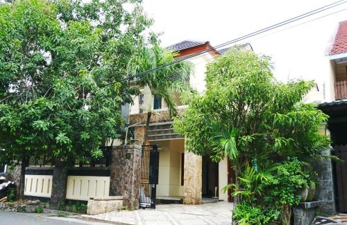Gubeng House | Green Surabaya Homey