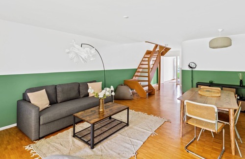 Hirslanden Apartment | Green Terrace: Spacious Apartment