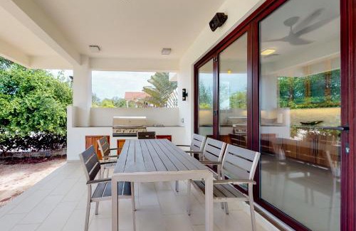 Caribbean Way House | Green Tower House
