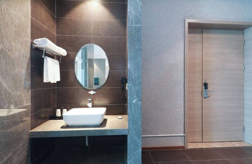 Longhua District Hotel | Green Union Hotel North Station
