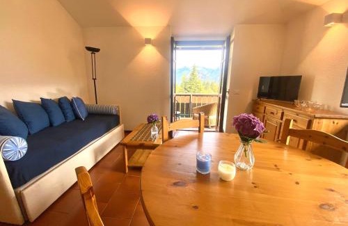 Maggio Apartment | Green valley balcony
