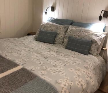 Rendcomb Apartment | Green Valley, Cotswold stay with hamper