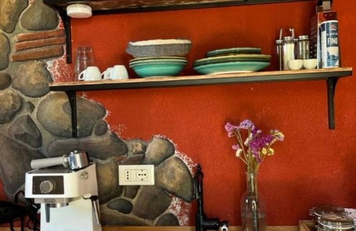 Brugnato House | Green Valley House: Bougainvillea