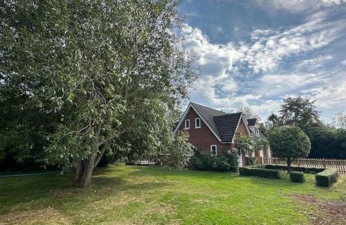 Diss House | Greenacre Lodge - cosy, dog-friendly rural home with private garden