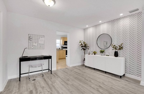 Lake Worth House | Greenacres Home close to DT, beaches & shopping 🐴🌴☀️🏇🏼🛍