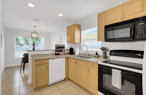 Lake Worth House | Greenacres Home close to DT, beaches & shopping 🐴🌴☀️🏇🏼🛍