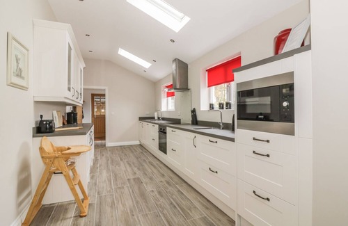 Norwich Cottage | GREENACRES, pet friendly, with open fire in Norwich
