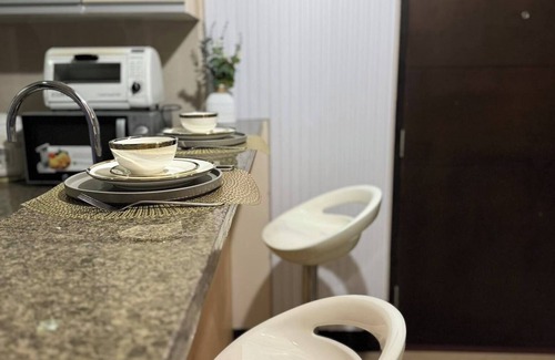 Legazpi Village Condo | Greenbelt Hamilton Oriental Unit, 10 minutes walk to Glorietta, Landmark etc