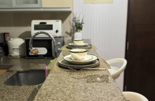 Legazpi Village Condo | Greenbelt Hamilton Oriental Unit, 10 minutes walk to Glorietta, Landmark etc