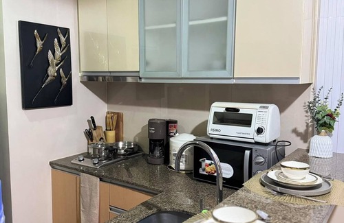 Legazpi Village Condo | Greenbelt Hamilton Oriental Unit, 10 minutes walk to Glorietta, Landmark etc