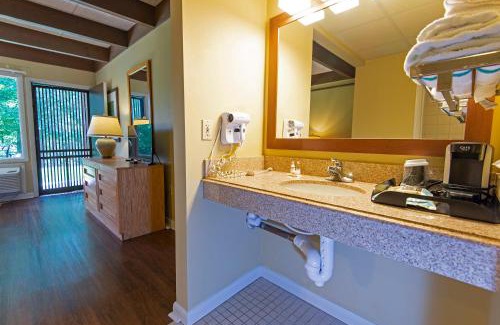 Argillite Resort | Greenbo Lake State Resort Park