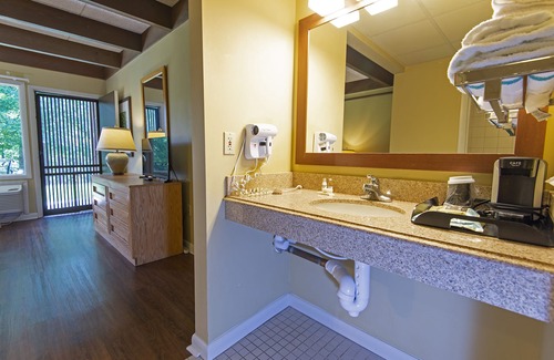 Argillite Cabin | Greenbo Lake State Resort Park